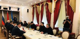 Al via i negoziati Ucraina-Russia. Le richieste di Kiev: “cessate il fuoco e ritiro immediato truppe di Putin”
