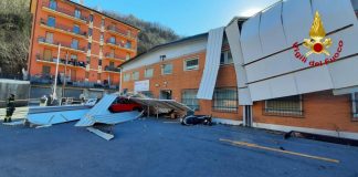 Maltempo, tempesta di vento sull’Italia: parchi chiusi, tetti scoperchiati