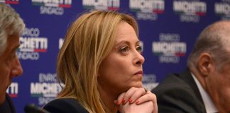 Meloni: “Italia affonda e partiti pensano a federazioni innaturali”
