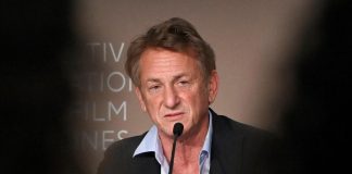Sean Penn in Ucraina: “Se la lasciamo sola, nostra anima persa”