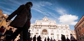 Obbligo mascherine all’aperto, “via da metà febbraio”