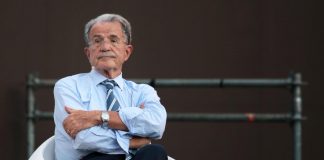 Centrodestra, Prodi: “Si picchia come i Pupi siciliani”