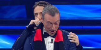 Sanremo 2022, Sangiovanni e il gol a Amadeus: ecco sciarpa Milan