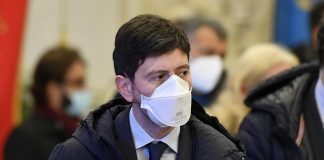 Covid, Speranza: “Italia con vaccini ha retto davanti a ondata terribile”