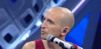 Sanremo 2022, Truppi e la canotta: “Ho sempre cantato vestito così”
