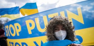 Ucraina, Russia muove uomini e mezzi al confine: immagini satellite
