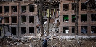 Guerra Ucraina-Russia, esplosioni a Kiev e Kharkiv. Al via oggi negoziati