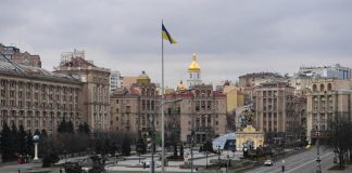 Ucraina, 8 coppie italiane bloccate in hotel a Kiev: “Stiamo bene, solo un po’ di apprensione”