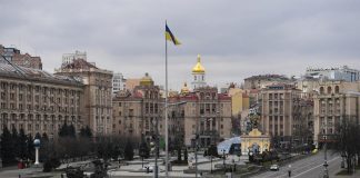 Ucraina, forti esplosioni a Kiev. Il sindaco: “Notte sarà difficile”