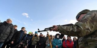 Guerra Ucraina-Russia: “Barricate, copertoni e molotov per fermare i russi”