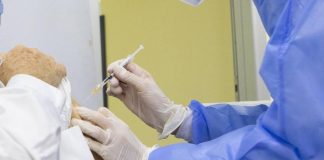 Vaccini Covid, al via da domani la prenotazione della quarta dose per i soggetti immunocompromessi