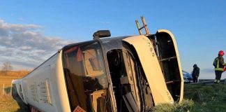 Incidenti stradali, su A1 si ribalta bus rifugiati ucraini: una vittima