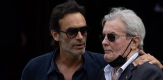 Delon al figlio Anthony: “Se entro in coma, stacca la spina”