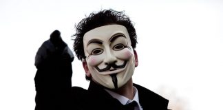 Guerra Ucraina, Anonymous attacca sito dei Servizi russi