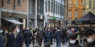 Covid, Richeldi: “Virus c’è e rimarrà, ma inverno sarà più gestibile”