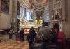 Un pellegrinaggio continuo oggi davanti all’urna di S.Anselmo. Durante le messe preghiere per il popolo ucraino Un pellegrinaggio continuo oggi davanti all'urna di S.Anselmo. Durante le messe preghiere per il popolo ucraino
