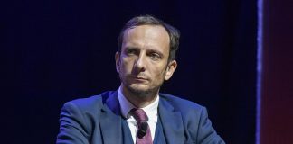 Covid Italia, Regioni a governo: “Via restrizioni entro Pasqua”