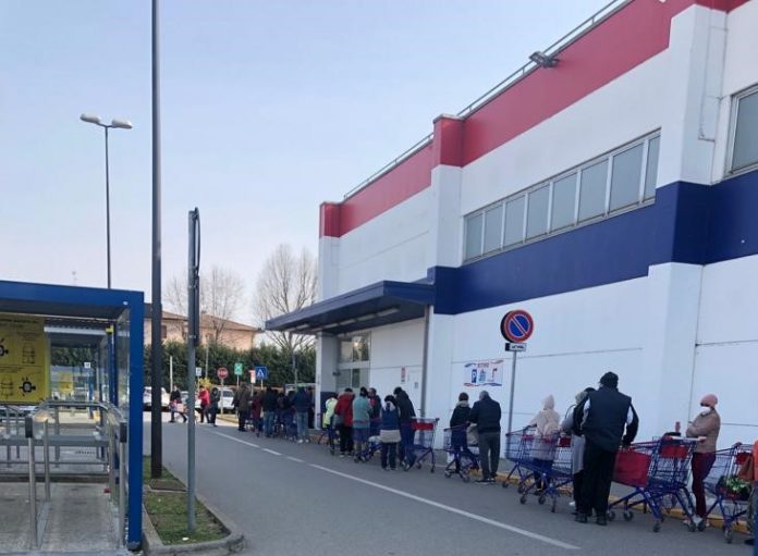 Assalti ai supermercati e file ai distributori: effetto guerra sulla spesa dei mantovani