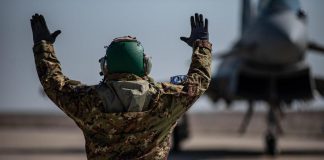 Ucraina, nella base aeronautica romena a Costanza dove decollano 8 Eurofighter italiani – Video