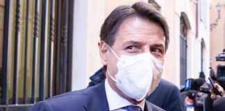 Zelensky al Parlamento italiano, Conte: “Testimonianza sofferenza popolo”