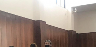 Al via il processo per stupro a Grillo jr, la ragazza ha lasciato l’Italia
