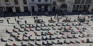 Ucraina: a Leopoli esposte 109 carrozzine vuote per denunciare strage bambini