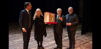 Giannini incanta il Sociale e ricorda le sue pièce a Mantova da giovane attore. A lui il Premio Arlecchino D’Oro