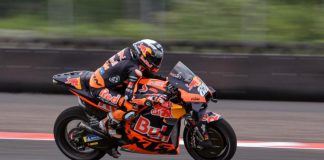 MotpGp Indonesia, Oliveira trionfa nel diluvio. Paura Marquez