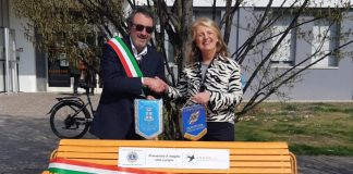 Borgo Virgilio, inaugurata la panchina arancione: un messaggio per la prevenzione del tumore al seno