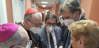 Ucraina, cardinale Parolin impressionato da foto bimba simbolo con braccio amputato