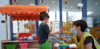 Quel Ponte di sorrisi, serenità e colori che aiuta i bambini a rimanere bambini Quel Ponte di sorrisi, serenità e colori che aiuta i bambini a rimanere bambini