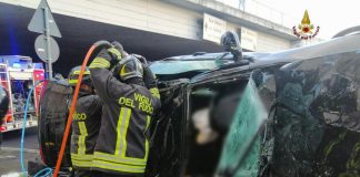 Roma, incidente mortale su Tangenziale: auto precipita da svincolo sopraelevato