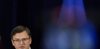 Ucraina-Russia, Kuleba a negoziatori: “Non mangiate e non bevete”