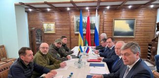 Negoziati: “Corridoi umanitari da domani”. Kiev: “Piccoli passi avanti”, Mosca: “nostre aspettative deluse”