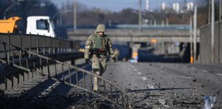 Guerra Ucraina, “Russia fa fuoco contro auto civili a Bucha: due morti”