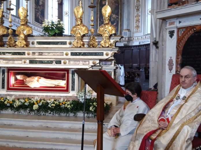 Aperta l'urna di Sant'Anselmo, domani le celebrazioni del patrono con il discorso alla città del vescovo