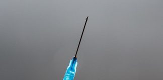 Quarta dose, presidente virologi: “Assurda con vaccini vecchi”