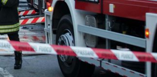 Roma, auto urta bus e si incendia: morto conducente