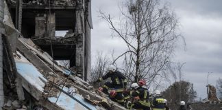 Mariupol sotto assedio: “sono le nostre ultime ore”. Accordo per corridoio umanitario