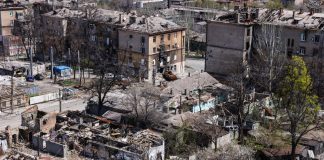 Allarme in diverse regioni, a fuoco deposito carburante in Russia