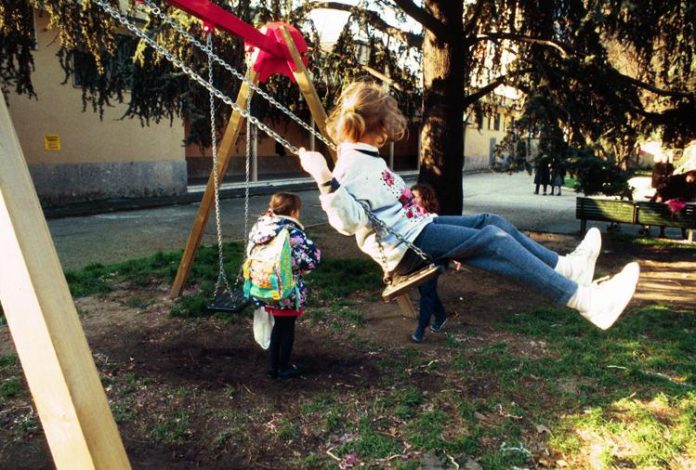 Le altalene tornano nei parchi pubblici di Mantova dopo 37 anni di divieto