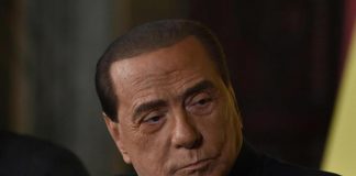 Berlusconi e l’aggressione dei comunisti nel 1948: “Una bella scazzottata”
