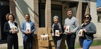 A Curtatone Aprica consegna pacchi alimentari al Comune: andranno ai profughi ucraini A Curtatone Aprica consegna pacchi alimentari al Comune: andranno ai profughi ucraini