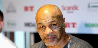 Tyson prende a pugni passeggero in aereo
