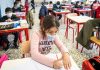 Scuola, per under 14 mascherine in aula e lezioni all’aperto: la proposta