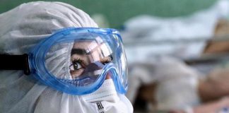 Covid oggi Italia, Rt e incidenza in calo: ricoveri in lieve aumento