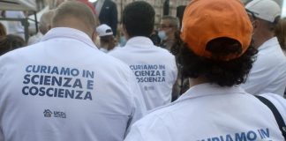 Terapie domiciliari Covid, 50 medici querelano Bassetti: “Ci ha diffamato”