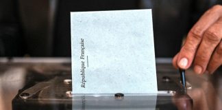 Elezioni Francia, seggi aperti per il primo turno delle presidenziali