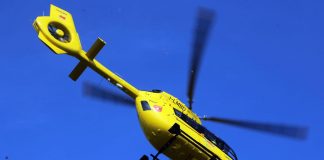 Anziana perde l’equilibrio e viene investita da un autobus. Trasportata in elicottero a Cremona