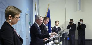 Finlandia discute adesione Nato, Russia rafforza militari al confine